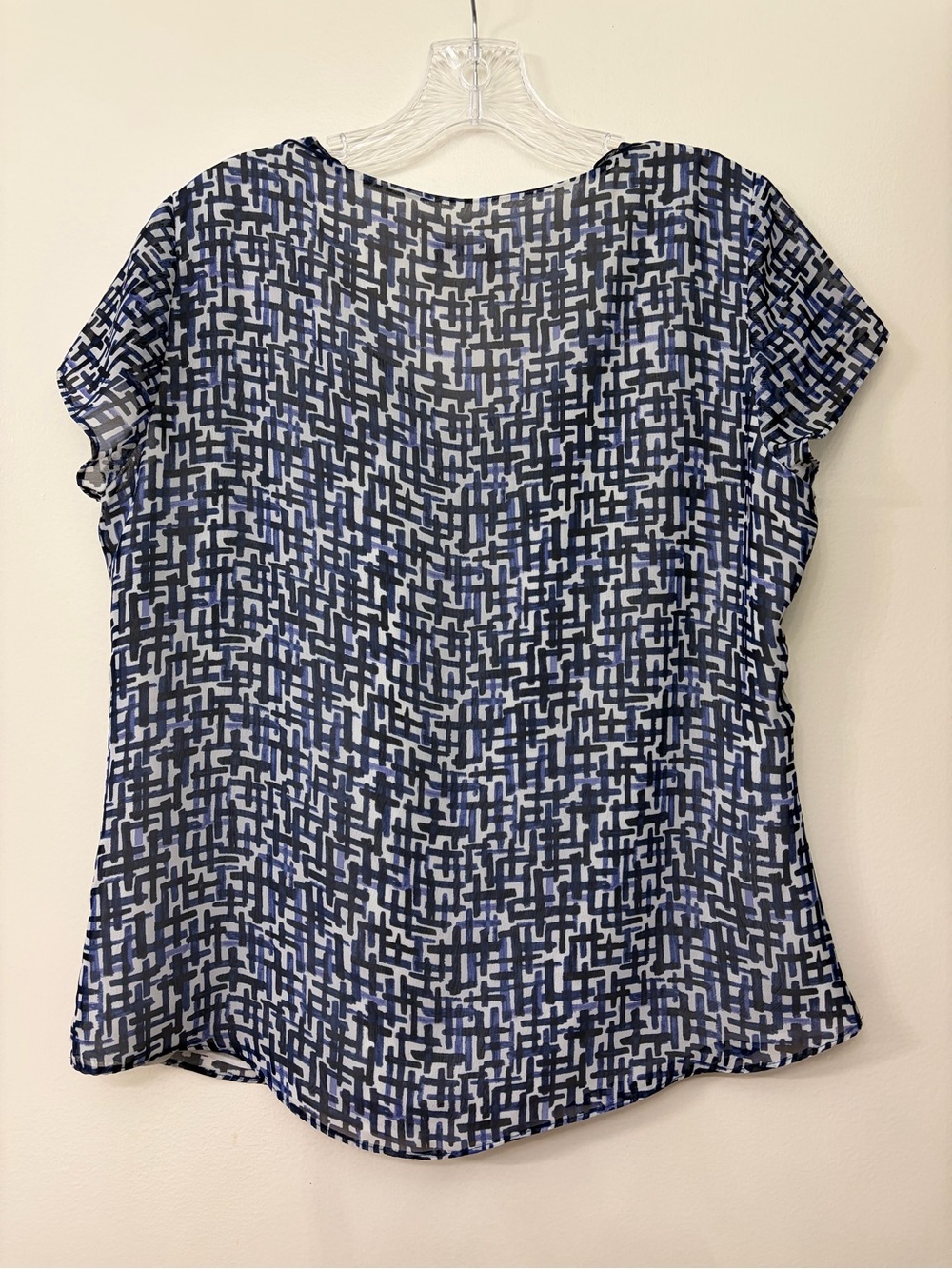 Coldwater Creek Navy and White Geometric Ruffle V-Neck Blouse Size M (10-12) - Picture 3 of 4